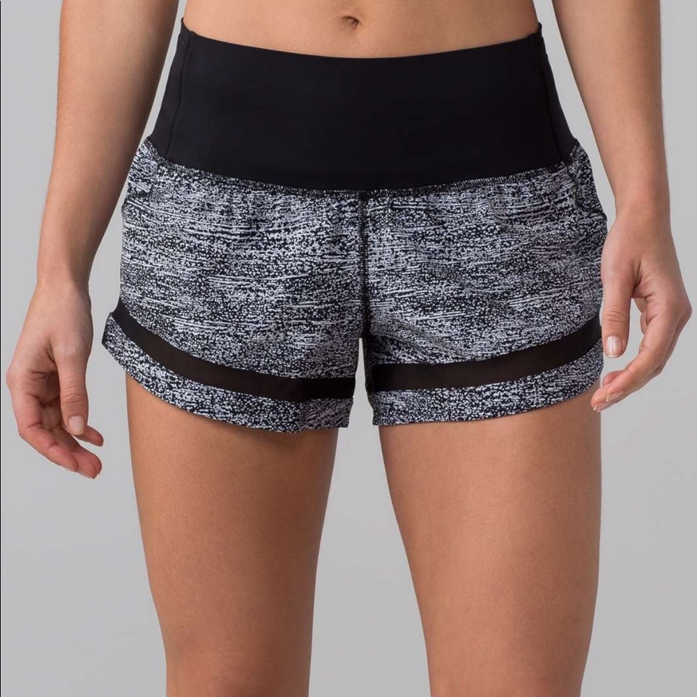 NWOT Lululemon pace perfect 3” short
